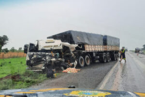 Feriado: Quatro das cinco mortes nas BRs de Goiás ocorreram por colisões frontais