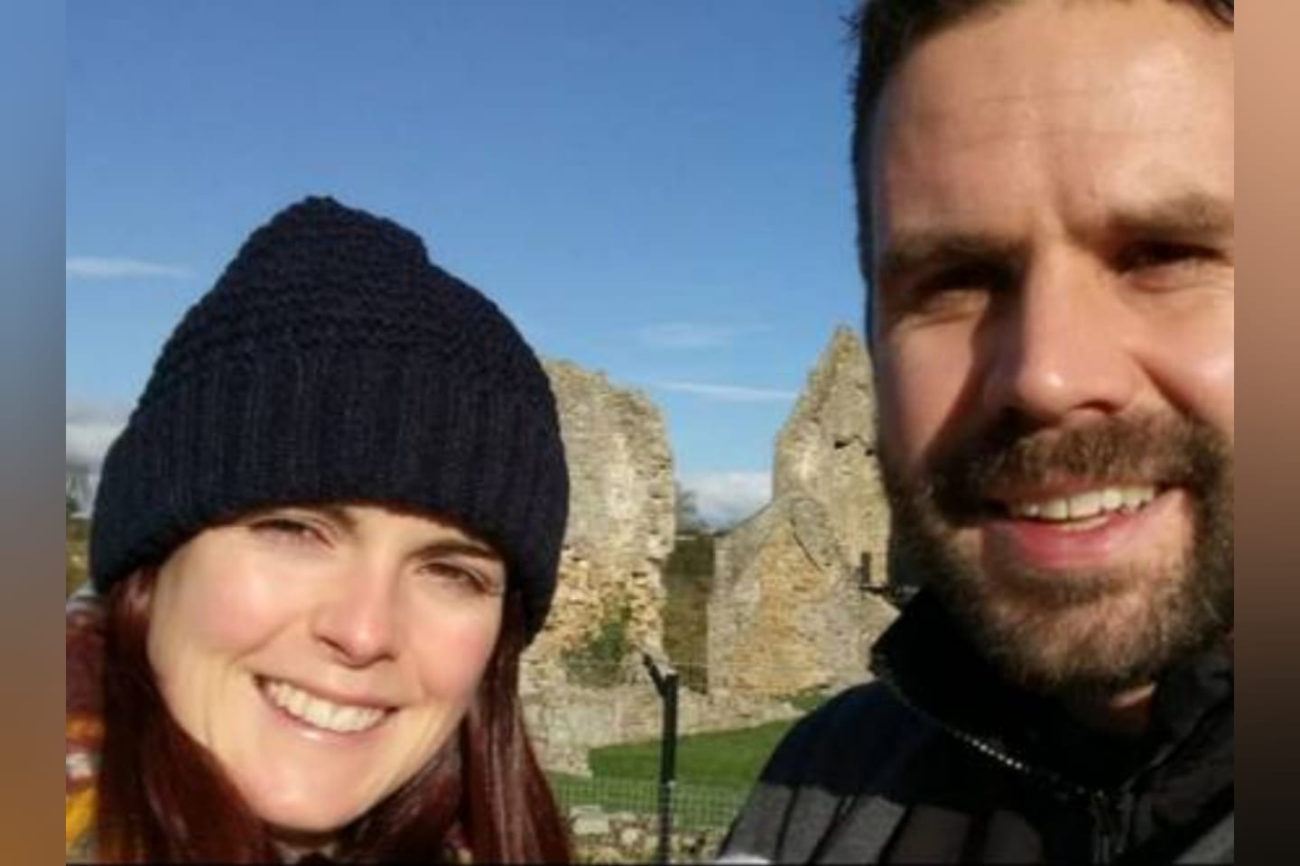 Homem flagra esposa fazendo sexo com aluna dentro de carro e chama a polícia