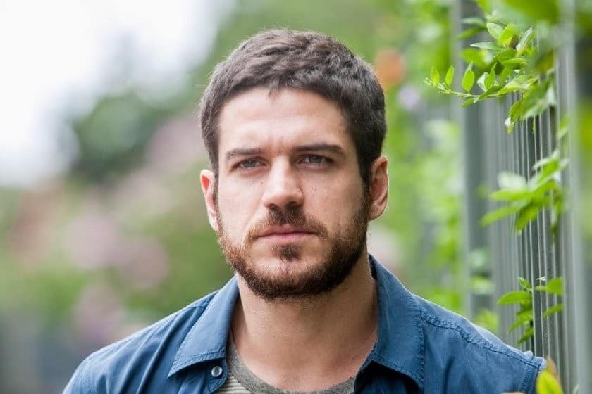 Que não tenhamos medo de existir, diz Marco Pigossi após assumir namoro