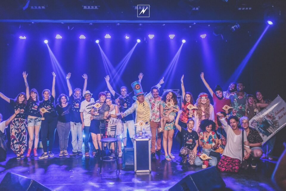 Artistas e produtores do Festival durante confraternização de encerramento do 6º Festival Juriti