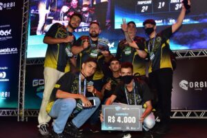 Equipe da Ryze comemora conquista da Etapa de Free Fire do Goianão de E-Sports