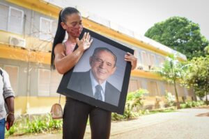 Perdi uma das pessoas que mais admiro na Terra, diz vendedora que é fã de Iris Rezende desde a infância