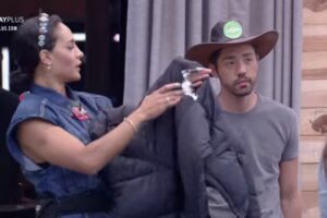 Aline e Bil contam para Rico que Dayane rasgou jaqueta com faca