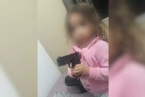 Preso conselheiro tutelar que enviou mensagens com ameças à ex-mulher em Jandaia (Foto: Polícia Civil)