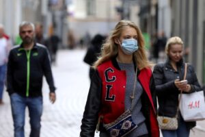 França retoma trabalho remoto e reduz intervalo de vacina contra Covid para frear ômicron - (Foto: Agência Brasil)