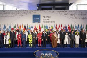 Líderes mundiais ao lado de profissionais da Saúde