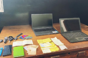Documentos, objetos valiosos, veículos de alto valor e equipamentos, usados para aplicar golpes e realizar a lavagem de dinheiro foram apreendidos, em Ipameri