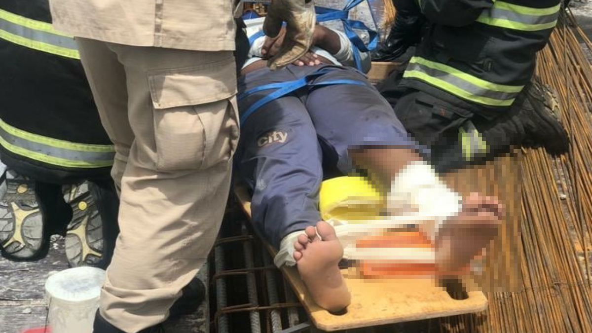 Trabalhador cai de estrutura e tem perna perfurada por vergalhão em Goiânia