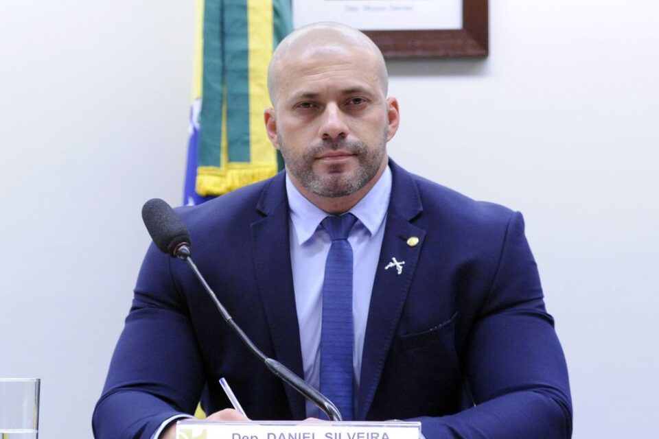 Aliados de Bolsonaro querem demover Daniel Silveira de disputar o Senado