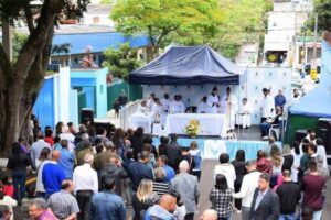 Fieis acompanharão missas ao longo do dia. (Foto: Marcos Luiz)