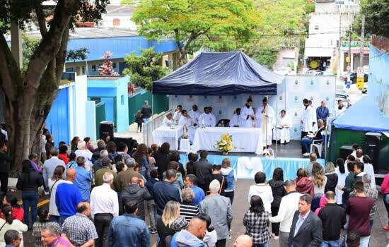Fieis acompanharão missas ao longo do dia. (Foto: Marcos Luiz)