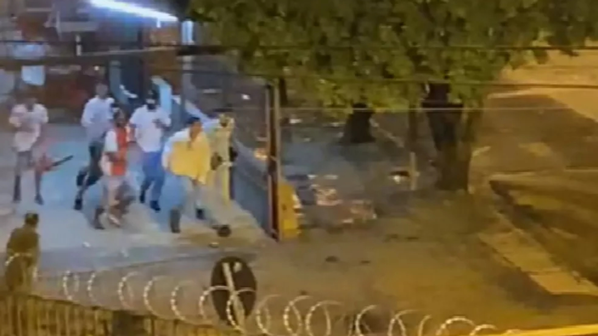 Bar fica destruído após briga entre torcedores rivais em Goiânia: veja o vídeo