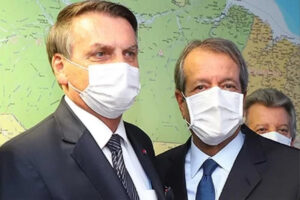 Presidente do PL se reuniu com petista antes da filiação de Bolsonaro