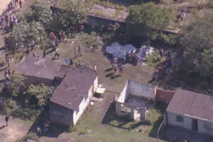 PMs fazem churrasco em local de operação que deixou 9 mortos, em São Gonçalo (RJ)