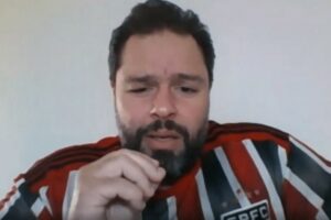 Justiça apura conduta de juiz que vestiu camisa de time do coração em audiência (Foto: Instagram)