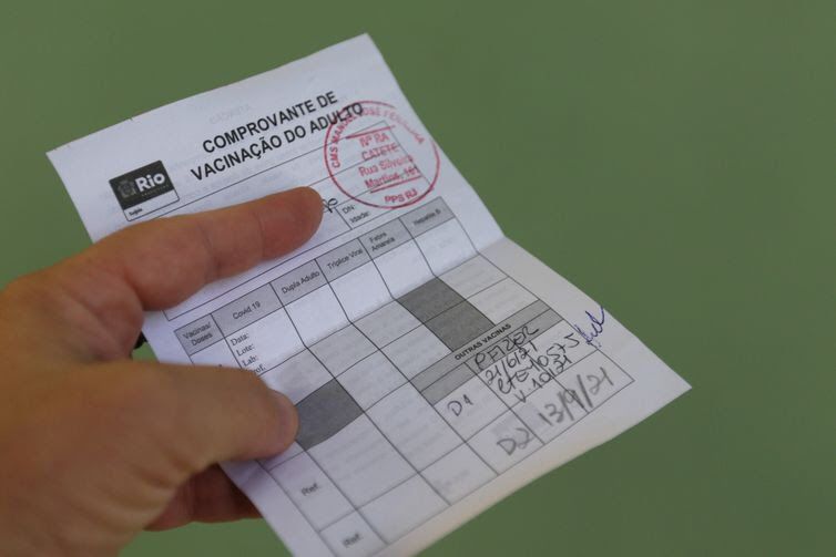 STF forma maioria por exigência de passaporte da vacina