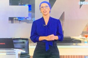 Lilian Ribeiro diz que perdeu parte dos cabelos por causa da quimioterapia. Jornalista da GloboNews anuncia tratamento de câncer: vídeo