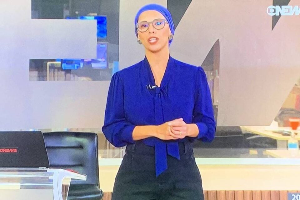 Lilian Ribeiro diz que perdeu parte dos cabelos por causa da quimioterapia. Jornalista da GloboNews anuncia tratamento de câncer: vídeo