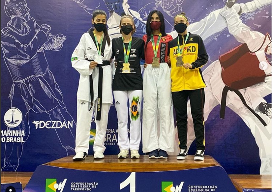 Valéria Rodrigues (preto) levou o ouro na categoria adulto feminino até 46 kg