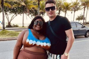 Cantora está casada com oficial do Exército Lucas Souza. Jojo Todynho aparece com o marido na cama após boatos de crise; veja foto