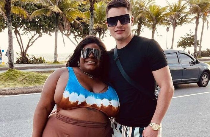 Cantora está casada com oficial do Exército Lucas Souza. Jojo Todynho aparece com o marido na cama após boatos de crise; veja foto