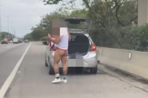 Homem usando calcinha para pedir ajuda na Linha Amarela, no Rio