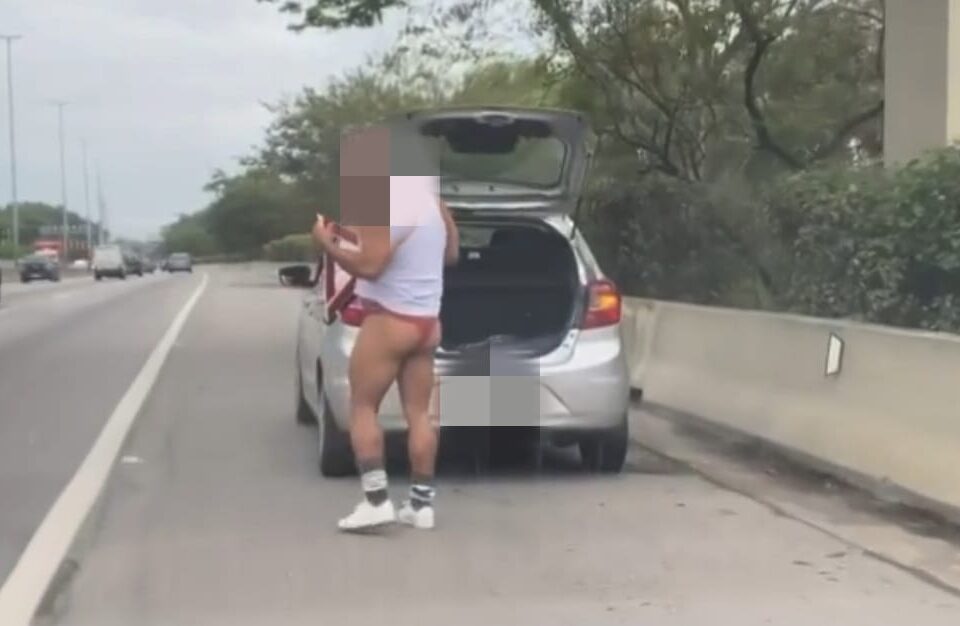 Homem usando calcinha para pedir ajuda na Linha Amarela, no Rio