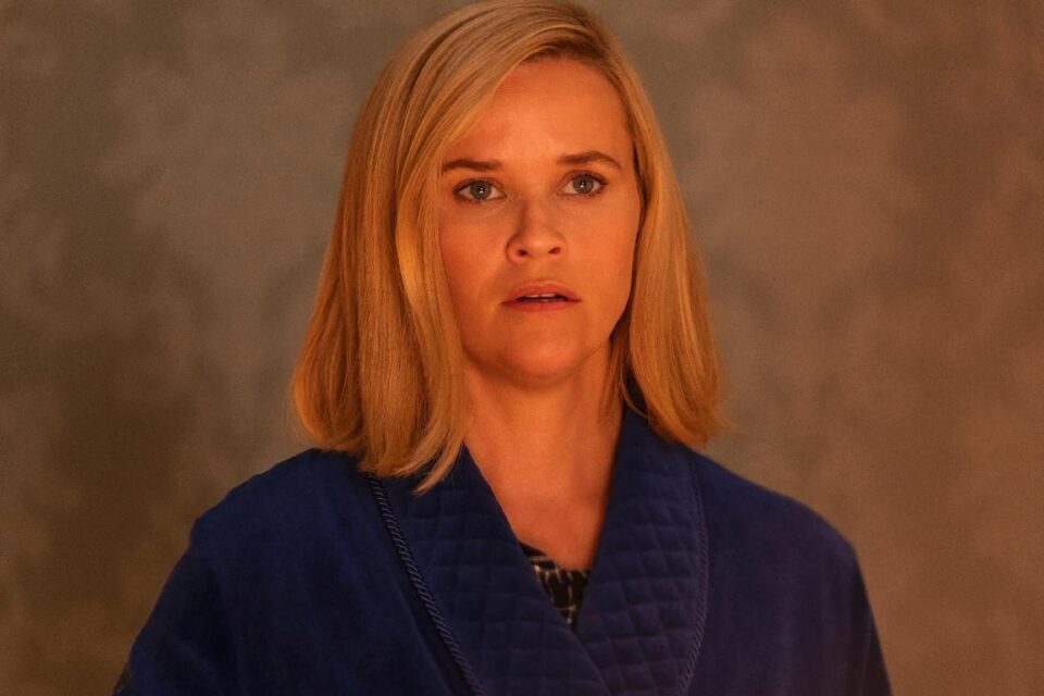 Eles reclamam que a publicação quis fazer a atriz parecer mais jovem. Fãs se revoltam com edição em foto de Reese Witherspoon em revista