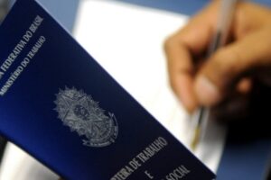 Formados no ensino superior perceberam melhora para conseguir emprego