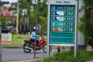 Congelamento do ICMS tem pouco impacto no preço dos combustíveis - entenda