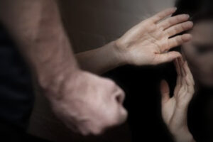 Vítimas ficaram lesionadas após agressões. (Foto: Divulgação/Polícia Civil DF)