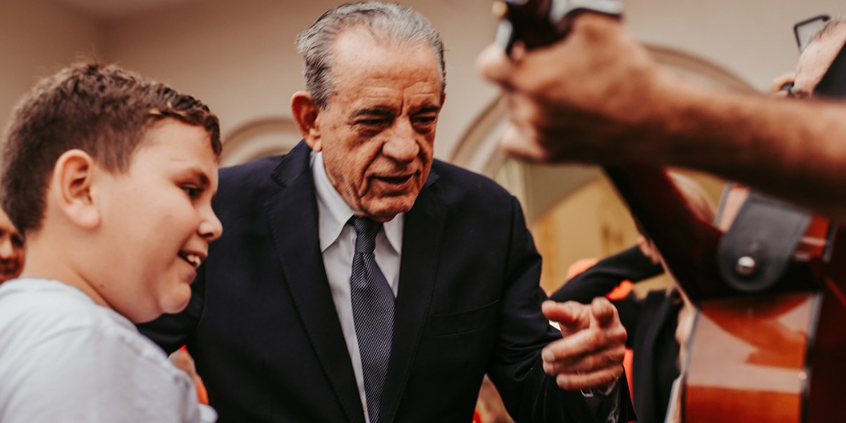 Sessão que derrubou veto de Rogério a homenagem a Iris teve bate-boca