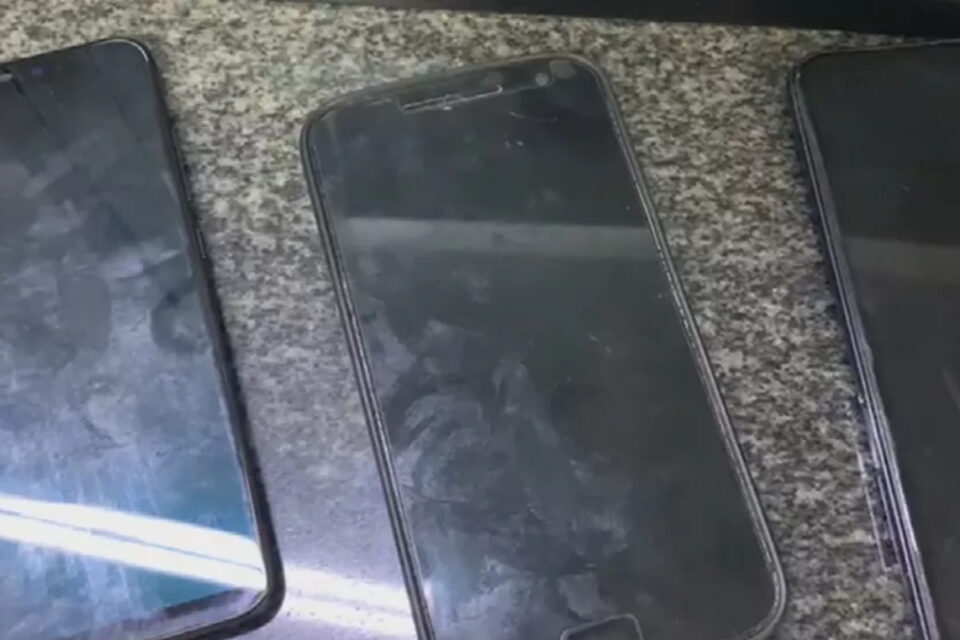 Homem é suspeito de furtar celulares de colegas após partida de futebol amador em Goiânia