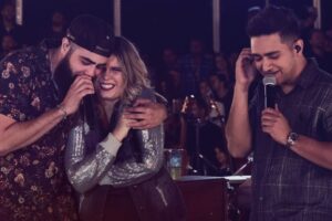 cantora Henrique Juliano Marília Mendonça Juliano Marília Mendonça Juliano Marília Mendonça Sertanejo era amigos de longa data da artista. Juliano, dupla com Henrique, fala pela primeira vez sobre Marília Mendonça