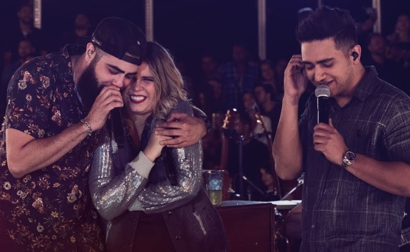 cantora Henrique Juliano Marília Mendonça Juliano Marília Mendonça Juliano Marília Mendonça Sertanejo era amigos de longa data da artista. Juliano, dupla com Henrique, fala pela primeira vez sobre Marília Mendonça