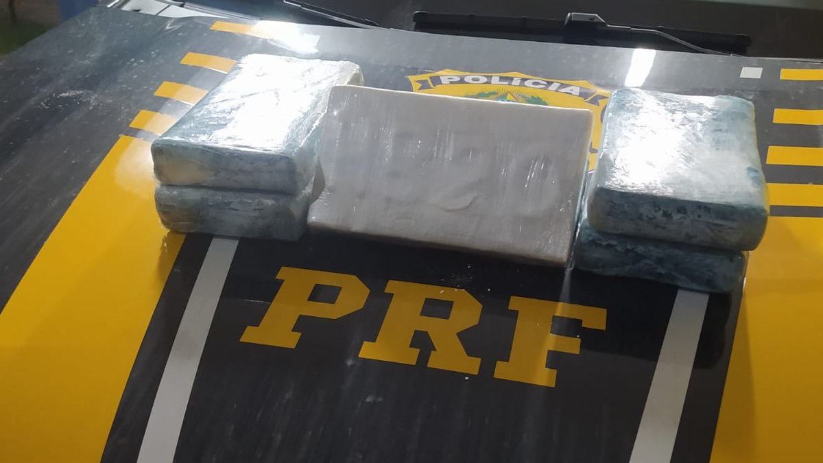 Passageira de ônibus é presa com cocaína avaliada em R$ 1 milhão na BR-060, em Goiânia