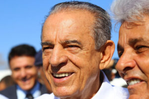 Corpo de Iris Rezende deve chegar entre 10h e 11h