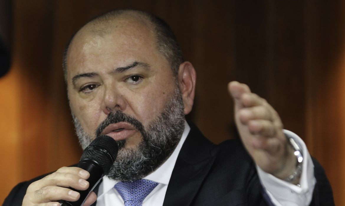 Novo presidente do INSS planeja acabar com fila de espera até julho de 2022