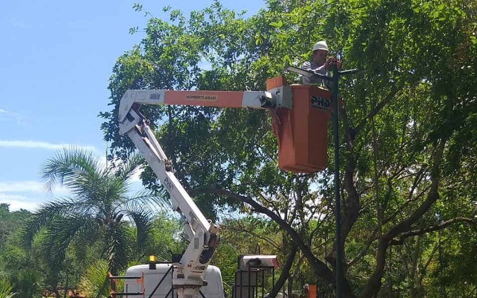 Empresa suspende manutenção na iluminação pública em Goiânia por falta de pagamento