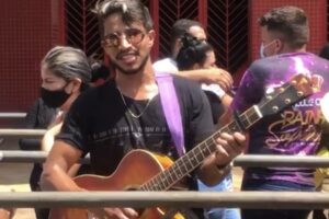 Guilherme Santoro, cantor sertanejo.