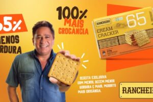 Leonardo é o garoto propaganda da nova linha de biscoitos da Rancheiro