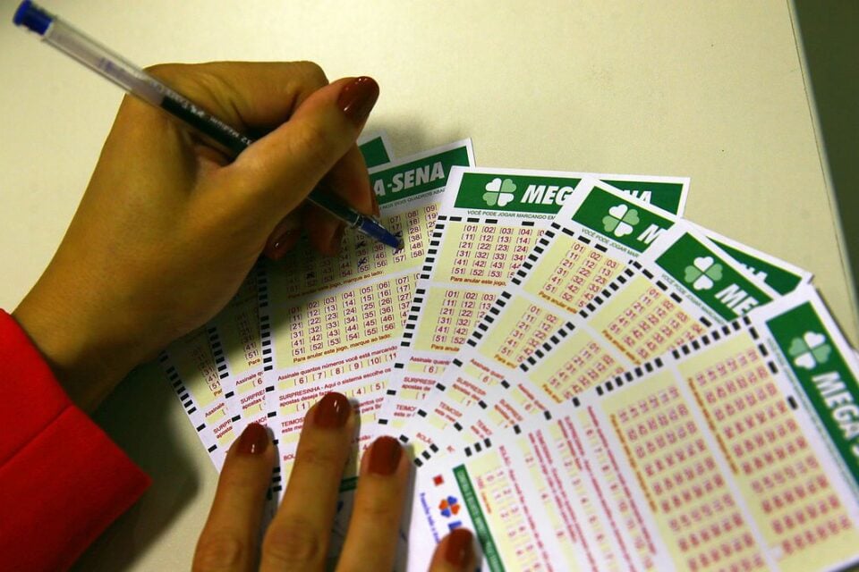 Sem ganhadores com seis números no sábado, Mega-Sena vai a R$ 28,5 milhões
