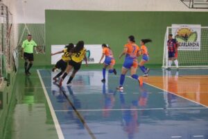 Partida de futsal feminino dos Jogos Abertos de Goiás