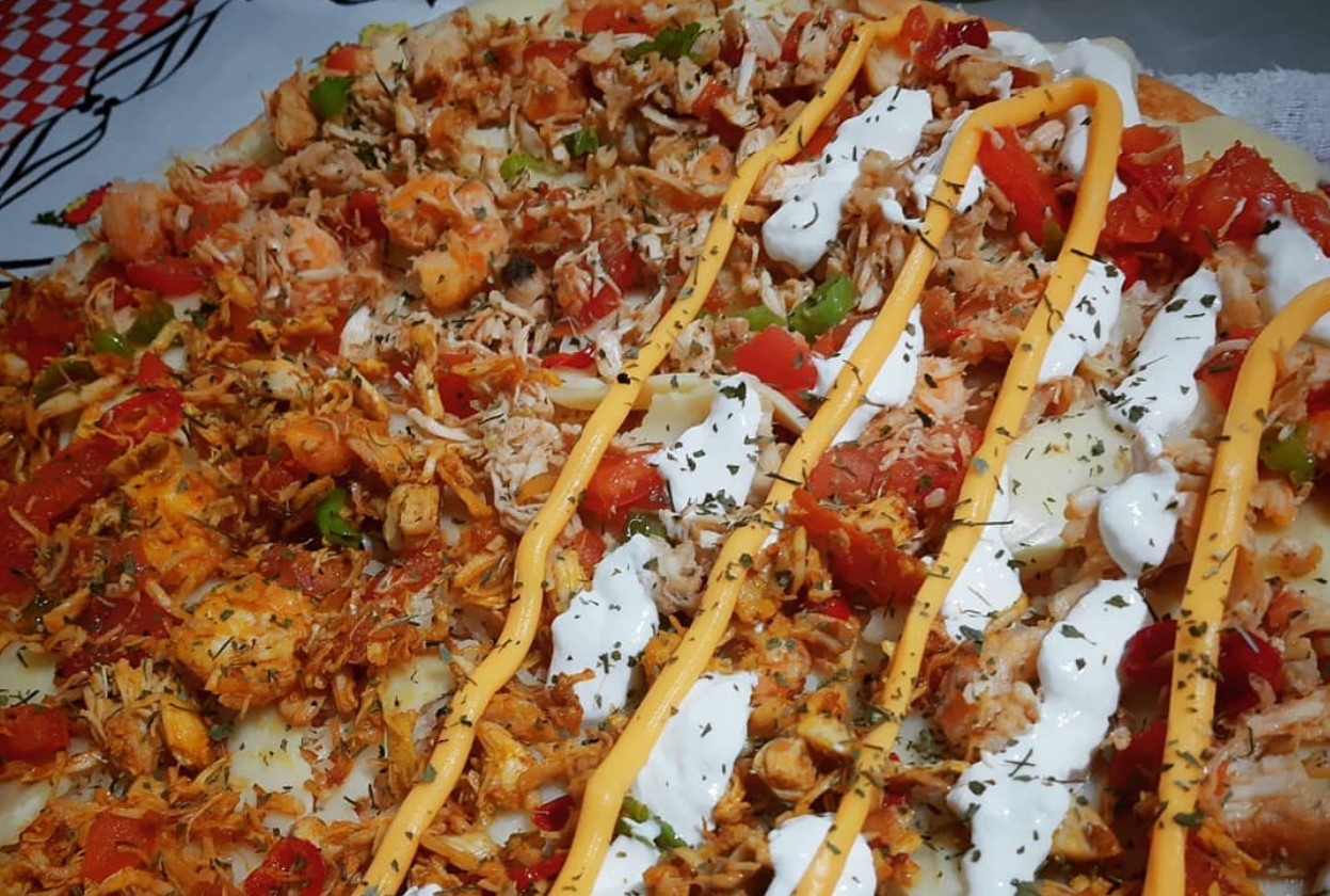 pizza de sabores compartilhados da Pizzaria Independência, opção entre as pizzarias em Aparecida de Goiânia 