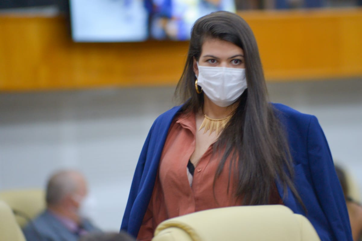 Aava Santiago estuda disputa à Câmara Federal em 2022