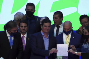 Em ato de filiação, Moro coloca nome à disposição para disputar presidência