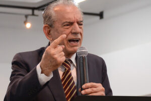 Corpo de Iris chega em Goiânia às 12h30, segundo assessoria do político