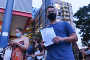 Enem 2021: Treineiro esperou o fim do exame para sair com caderno de provas