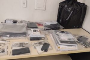 Material que foi apreendido na casa do suspeito