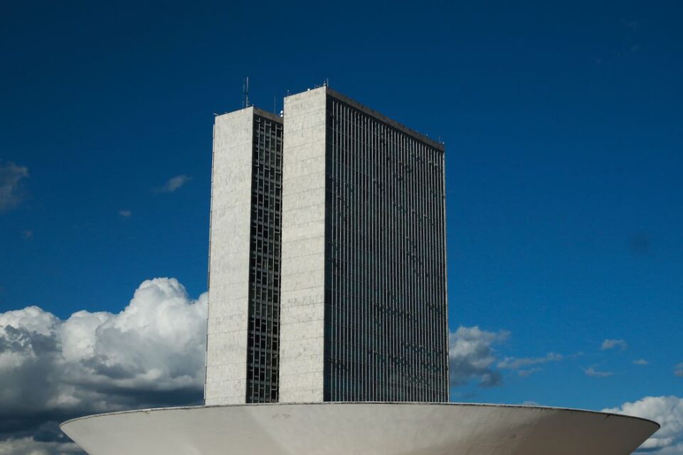 Câmara aprova texto-base da MP do Auxílio Brasil